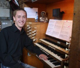 Robert Pecksmith playing the Hunter organ at Hertford College Chapel, Oxford